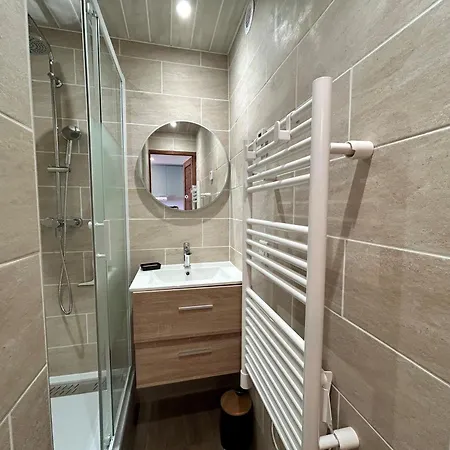 Renove Au Pied Des Pistes Avec Balcon A - Fr-1-502-577 * טיגנס